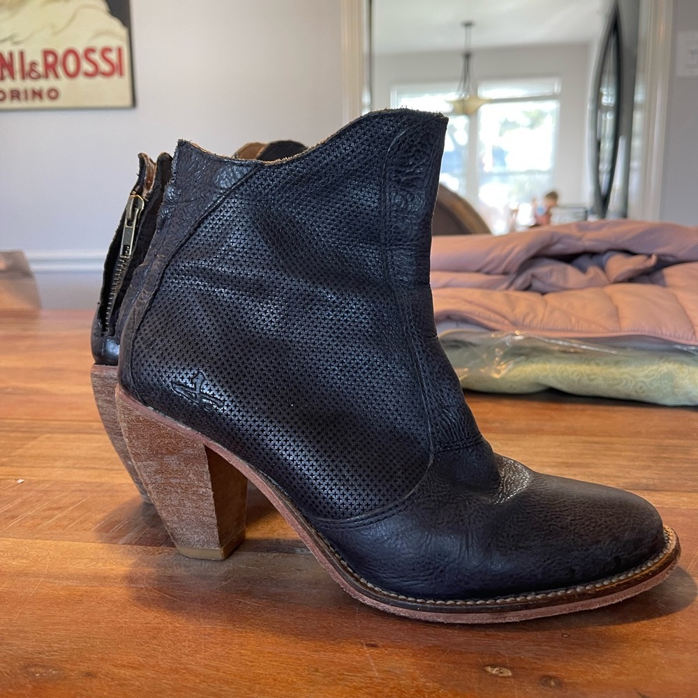 J shoes black leather saloon booties